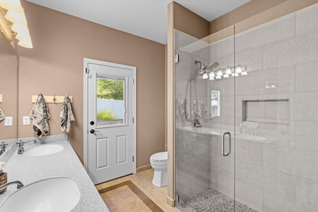 1914 Old Military Road, Central Point, OR 97502