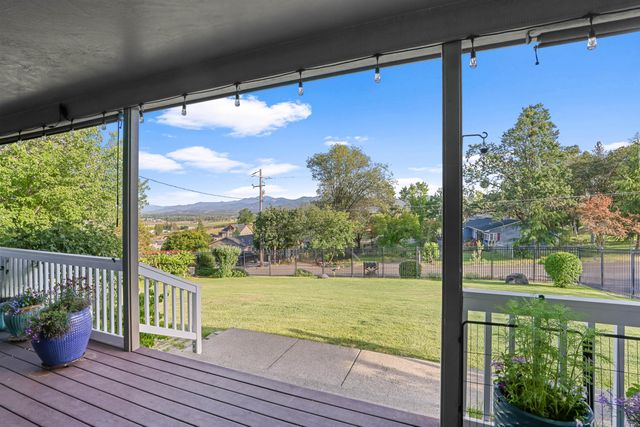 1914 Old Military Road, Central Point, OR 97502