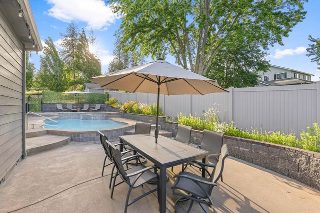1914 Old Military Road, Central Point, OR 97502