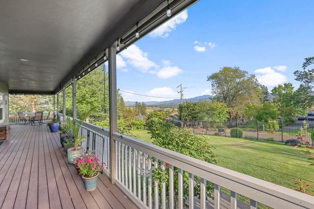 1914 Old Military Road, Central Point, OR 97502