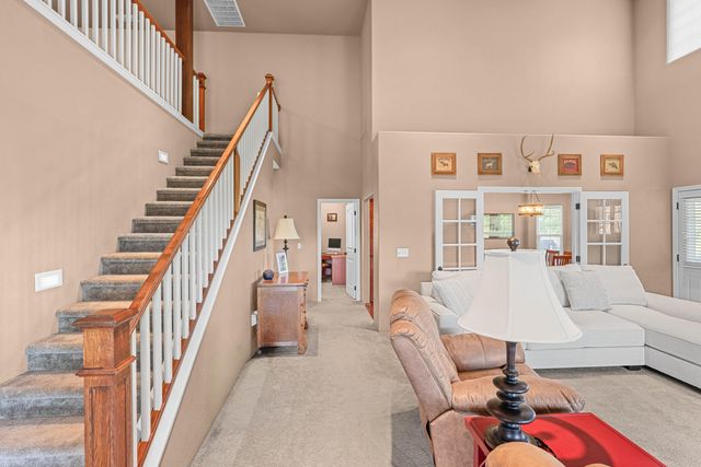1914 Old Military Road, Central Point, OR 97502