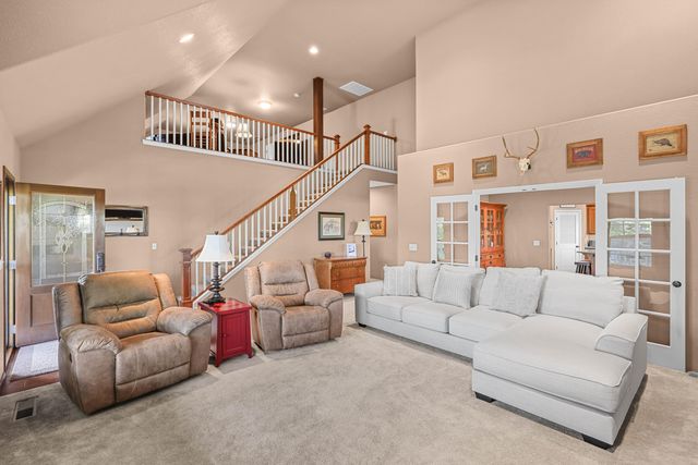 1914 Old Military Road, Central Point, OR 97502
