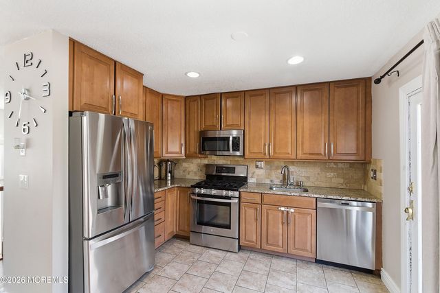 19 Liverpool Court, Jackson, NJ 08527