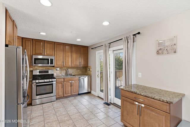 19 Liverpool Court, Jackson, NJ 08527