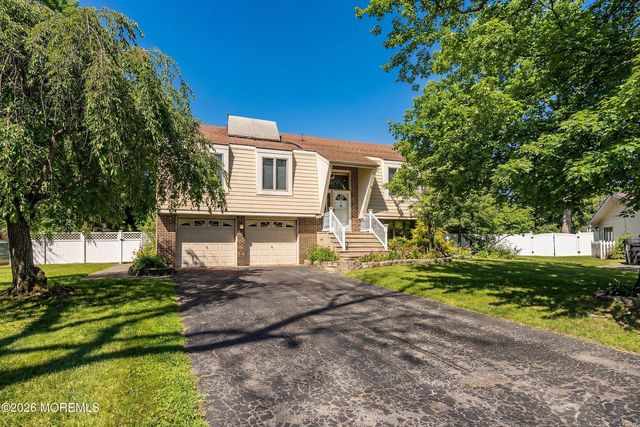 19 Liverpool Court, Jackson, NJ 08527