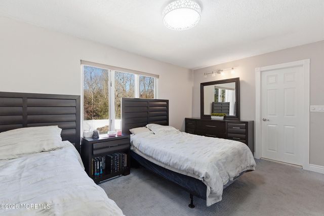 19 Liverpool Court, Jackson, NJ 08527