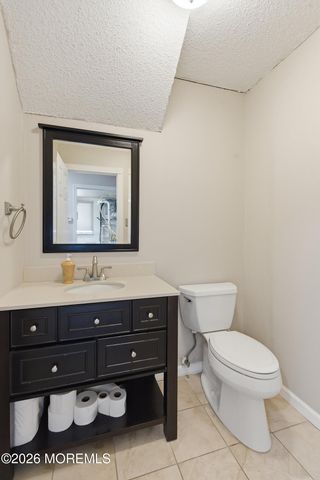 19 Liverpool Court, Jackson, NJ 08527