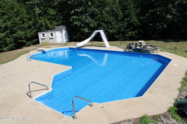 19 Liverpool Court, Jackson, NJ 08527