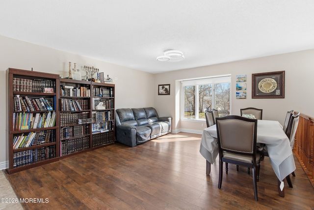 19 Liverpool Court, Jackson, NJ 08527