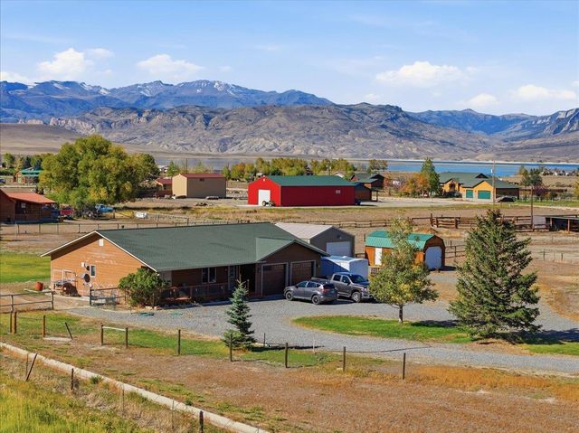 9 S Marquette Ct, Cody, WY 82414 property photo