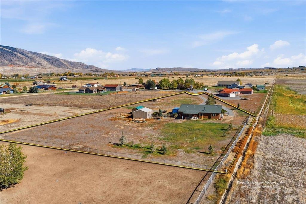 9 S Marquette Ct, Cody, WY 82414 photo 3