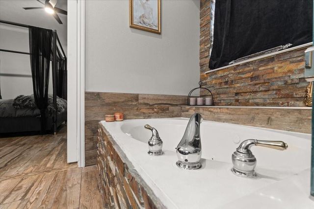 2437 La Rochelle Court, Seabrook, TX 77586