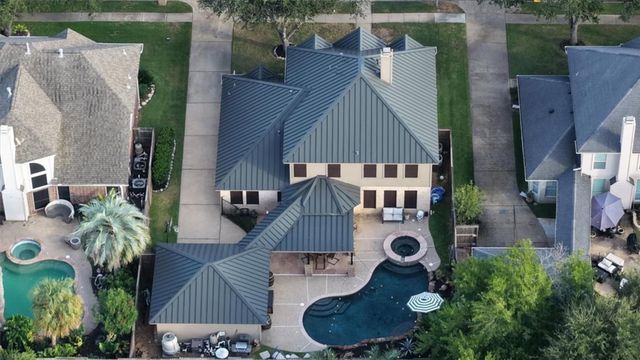 2437 La Rochelle Court, Seabrook, TX 77586