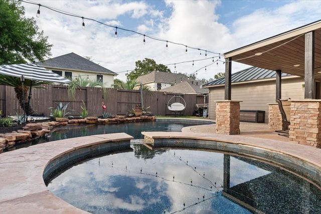 2437 La Rochelle Court, Seabrook, TX 77586