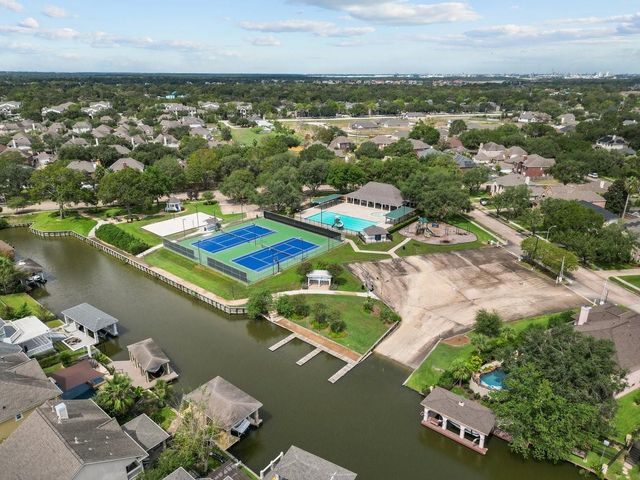2437 La Rochelle Court, Seabrook, TX 77586