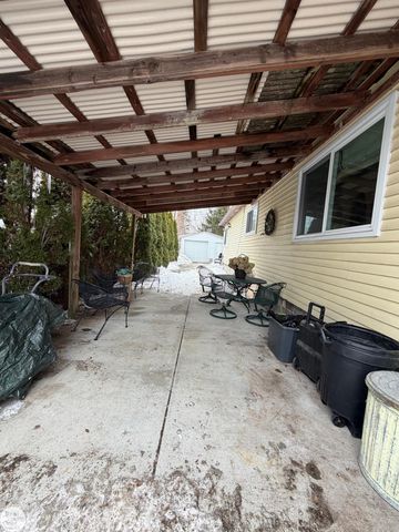 486 N Belle River Avenue, Marine City, MI 48039