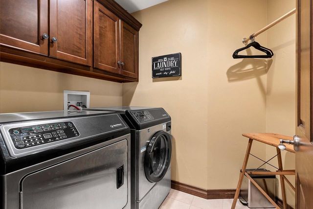 4349 WINDEMER LANE, Hobart, WI 54155