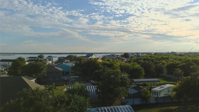 2370 Bryan Street, San Leon, TX 77539