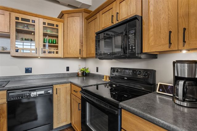 905 3rd Street SE 412, Cedar Rapids, IA 52401