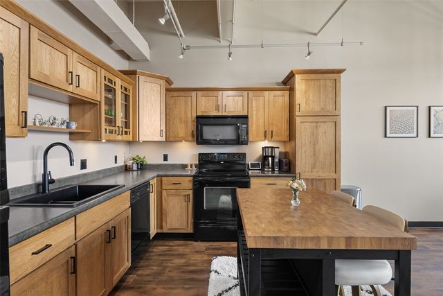 905 3rd Street SE 412, Cedar Rapids, IA 52401