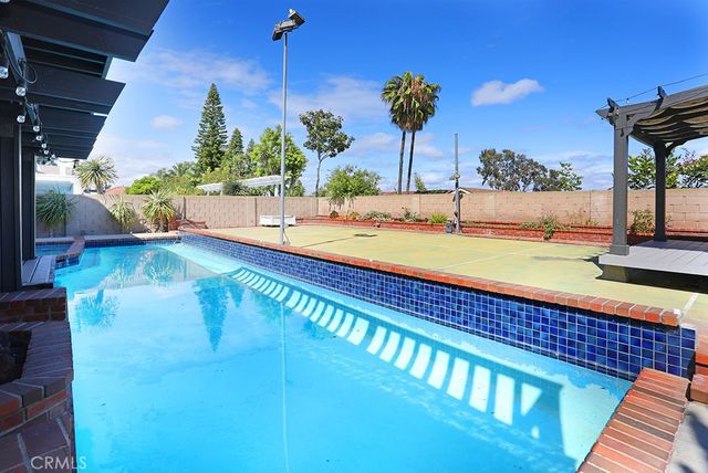 18962 Crimson Circle, Huntington Beach, CA 92646