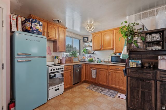 845 S BIRCH ST., Clearfield, UT 84015