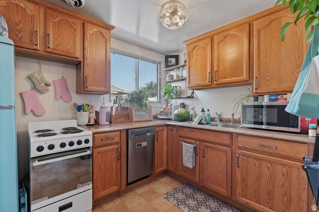 845 S BIRCH ST., Clearfield, UT 84015