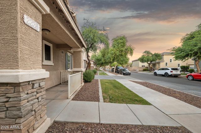 2226 E FRAKTUR Road, Phoenix, AZ 85040