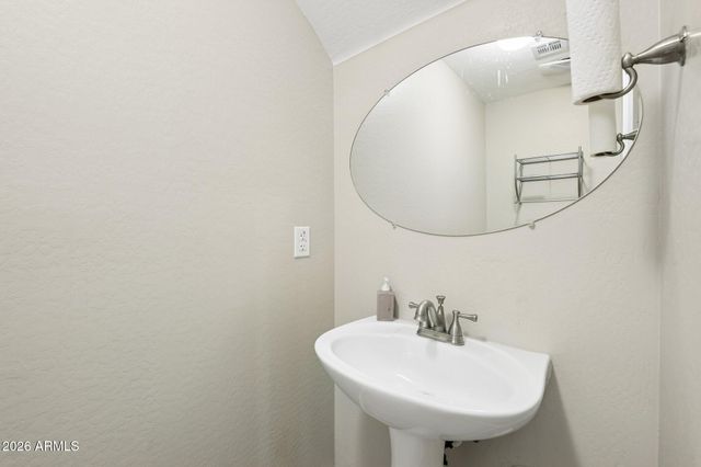 2226 E FRAKTUR Road, Phoenix, AZ 85040