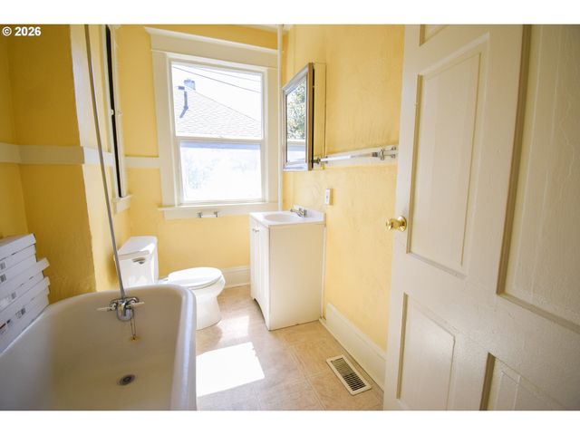 4024 Ne 6TH Ave, Portland, OR 97212