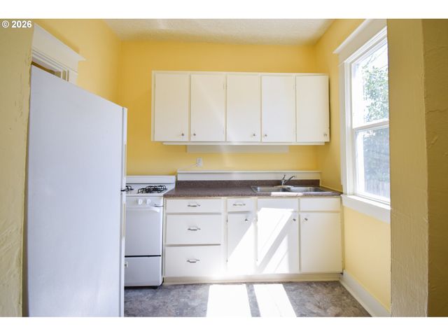 4024 Ne 6TH Ave, Portland, OR 97212