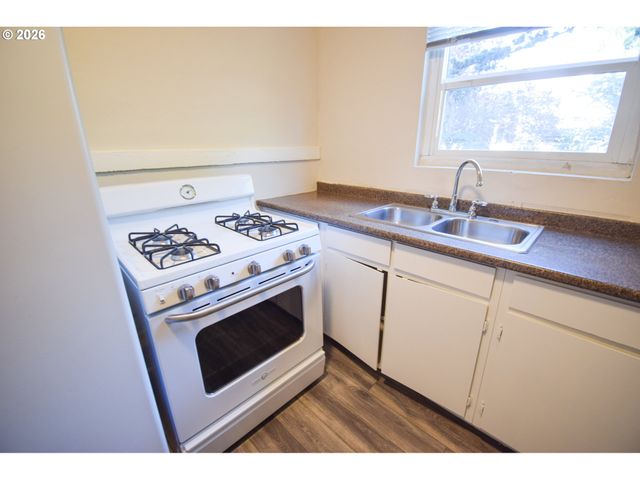 4024 Ne 6TH Ave, Portland, OR 97212