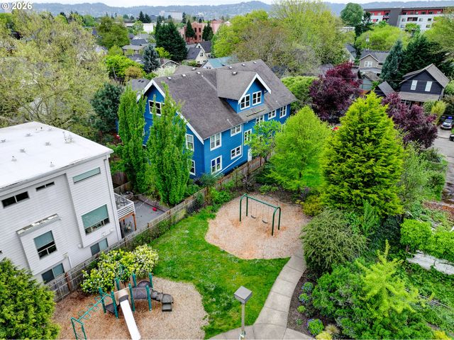 4024 Ne 6TH Ave, Portland, OR 97212