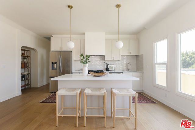 2812 Somerset Drive, Los Angeles, CA 90016