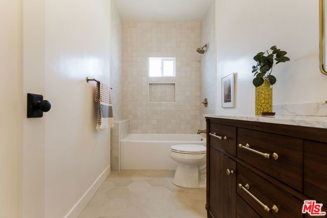 2812 Somerset Drive, Los Angeles, CA 90016
