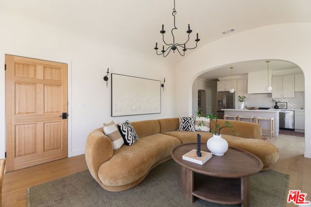 2812 Somerset Drive, Los Angeles, CA 90016