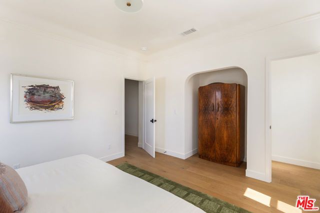 2812 Somerset Drive, Los Angeles, CA 90016