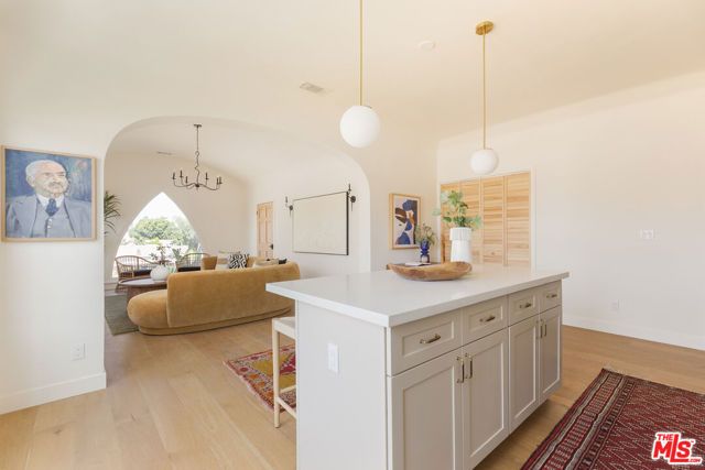 2812 Somerset Drive, Los Angeles, CA 90016