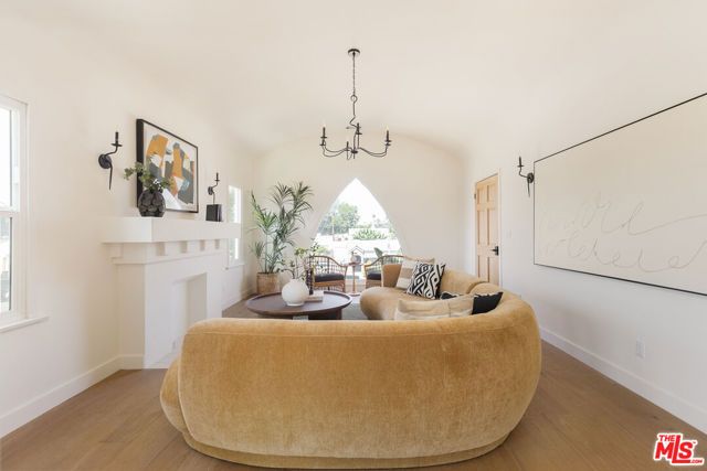 2812 Somerset Drive, Los Angeles, CA 90016