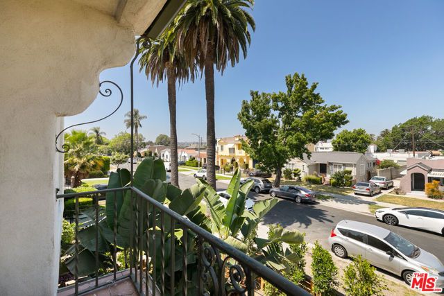 2812 Somerset Drive, Los Angeles, CA 90016