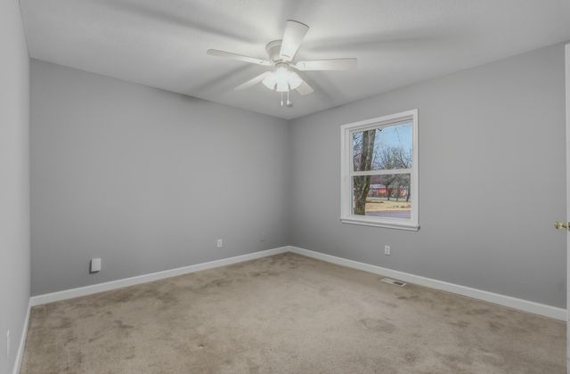 8600 W TRAILS WEST DR, Columbia, MO 65202