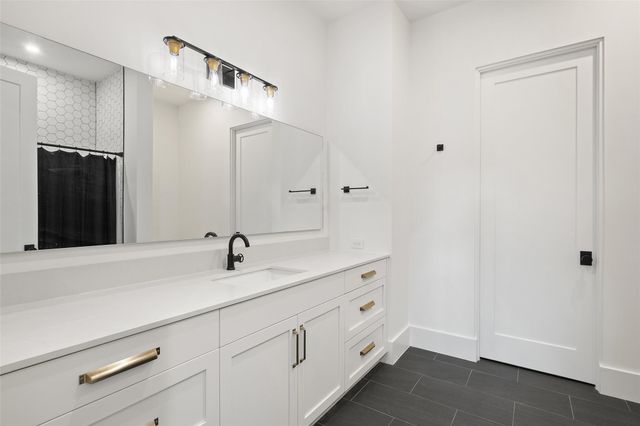 5805 Twin Peaks TRCE, Austin, TX 78738