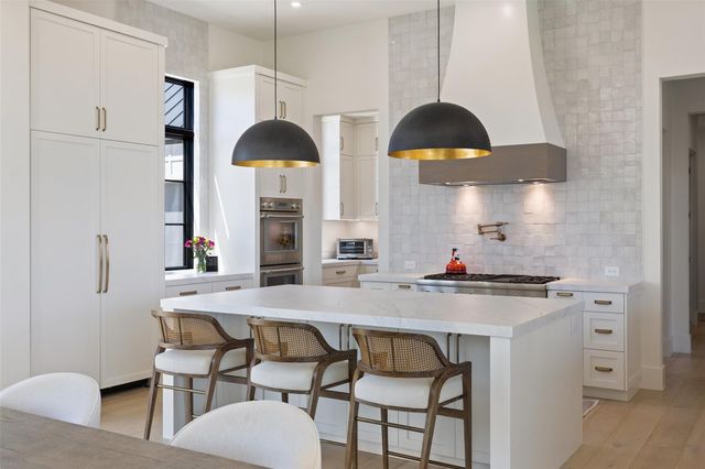 5805 Twin Peaks TRCE, Austin, TX 78738