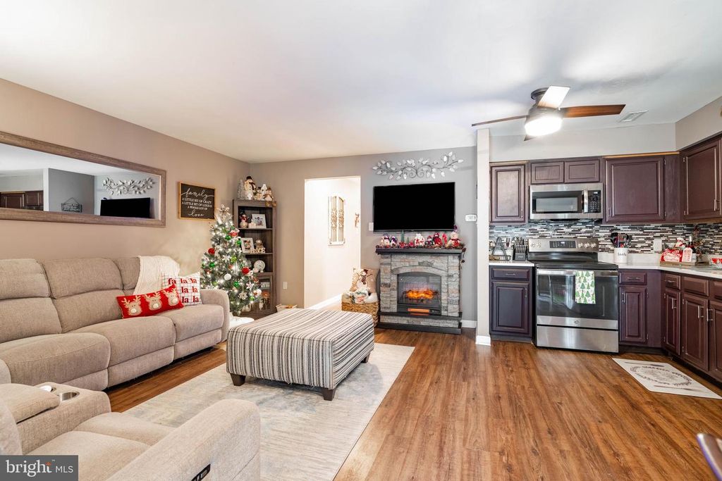 Image 2 of property listing at 86 BRIDGEWATER, Evesham, NJ 08053