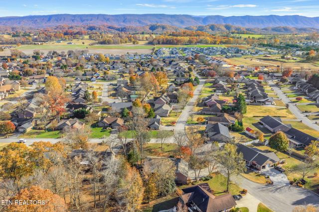 1212 N Wingate Way, Maryville, TN 37803