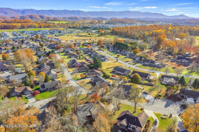 1212 N Wingate Way, Maryville, TN 37803