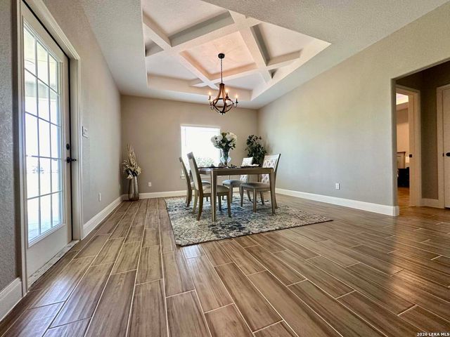 112 Estates Dr, La Vernia, TX 78121