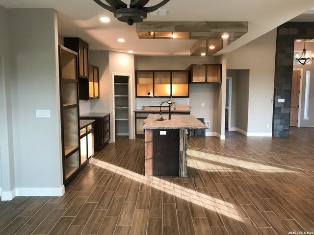 112 Estates Dr, La Vernia, TX 78121