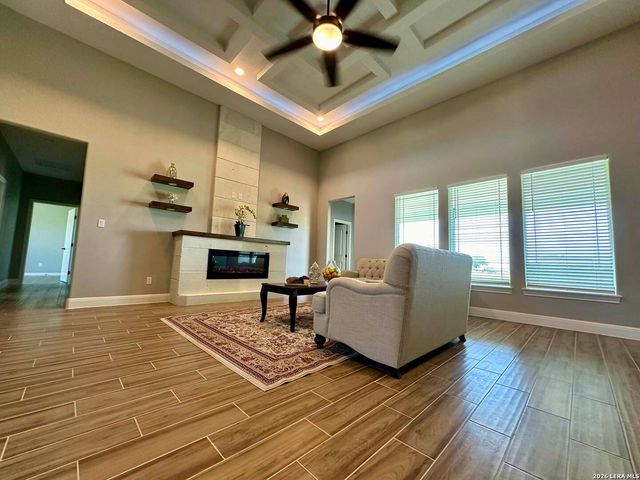 112 Estates Dr, La Vernia, TX 78121