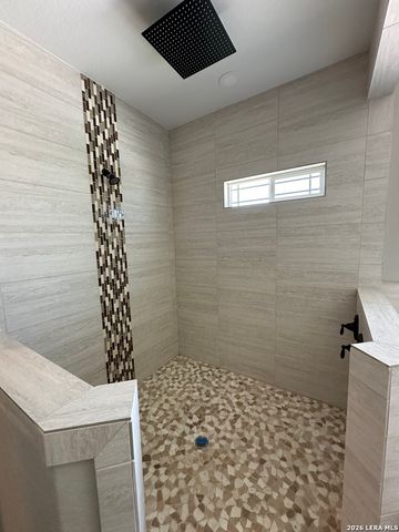 112 Estates Dr, La Vernia, TX 78121